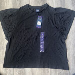 GAP Women's Eyelet Flutter Short Sleeve Scoop Neck Shirt